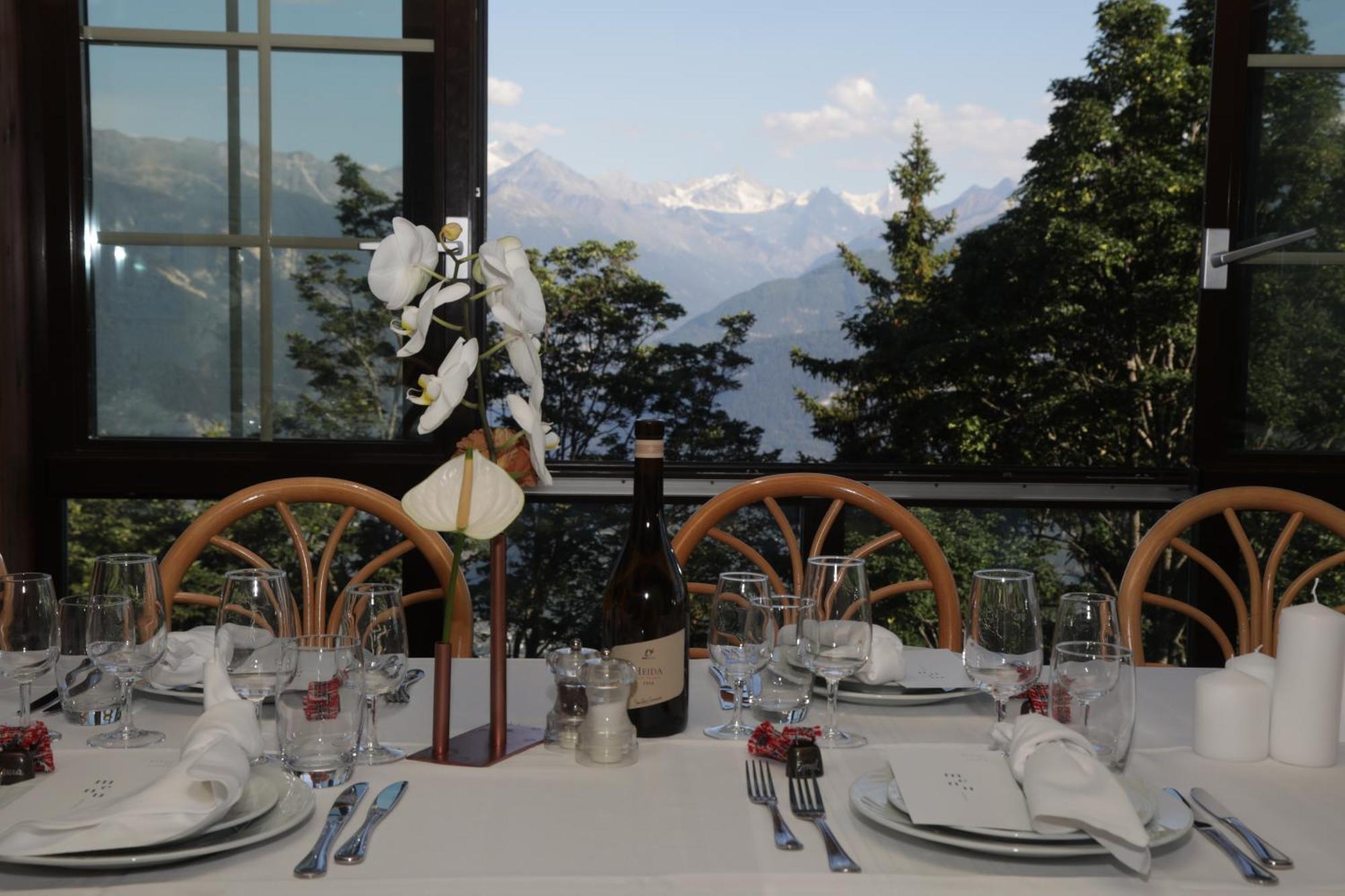 Hotel-Restaurant Le Mont Paisible, Crans-Montana Exterior photo
